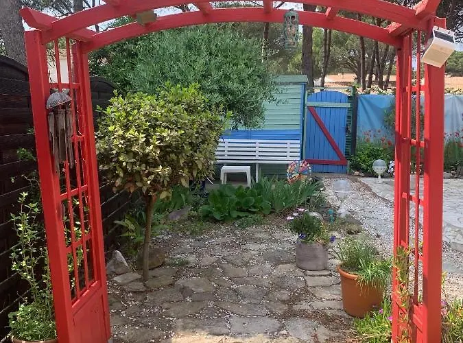 Appartement avec un grand jardin privé Cap d'Agde Pinède Appartement *